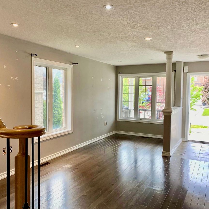 For Lease - 17 Christina Crescent, Bradford West Gwillimbury, Ontario - Photo 1