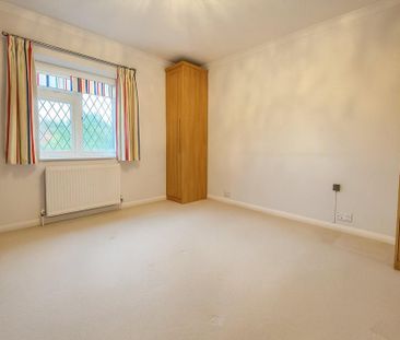 4 bedroom semi-detached house to rent - Photo 2