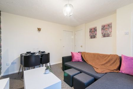 3 Bed Semi-Detached House, Perchfoot Close, CV1 - Photo 2