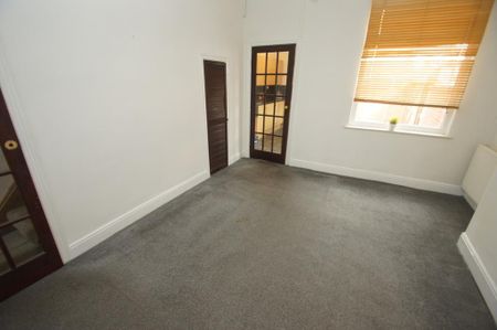 2 bedroom end of terrace house to rent - Photo 4