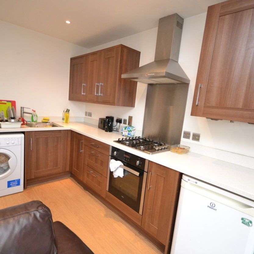 2 bed Flat for Rent - Photo 1