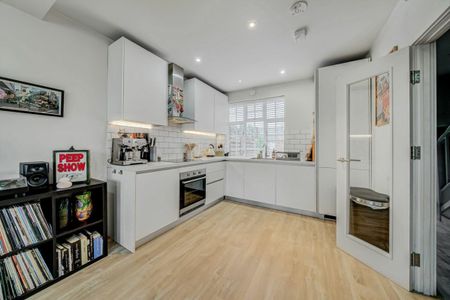 Walton Road, KT8, London - Photo 2