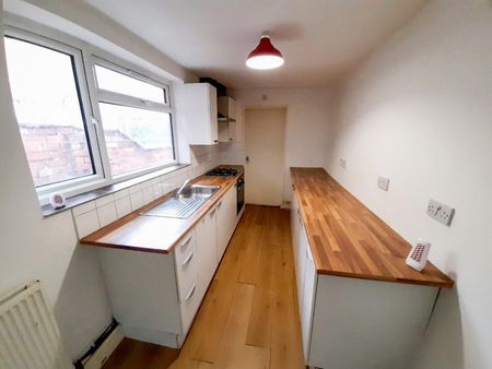 2 bedroom House To Let - Photo 2