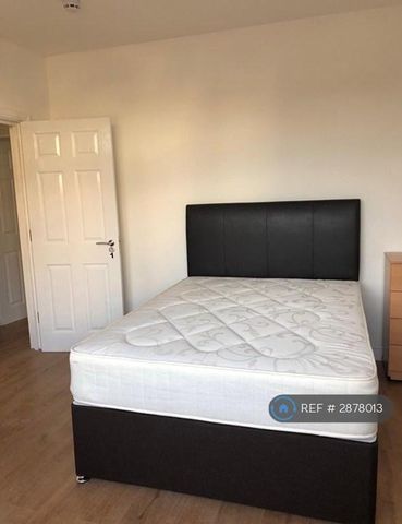 1 bedroom in a house share to rent - Photo 3