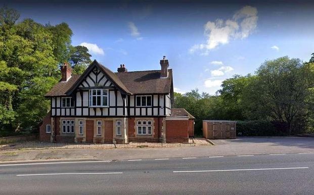 Old Queens Arms, Farnham Road, Ewshot, Surrey, GU10 - Photo 1