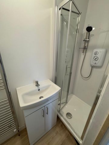 Room in a Shared House, Cairns Crescent, BS2 - Photo 5