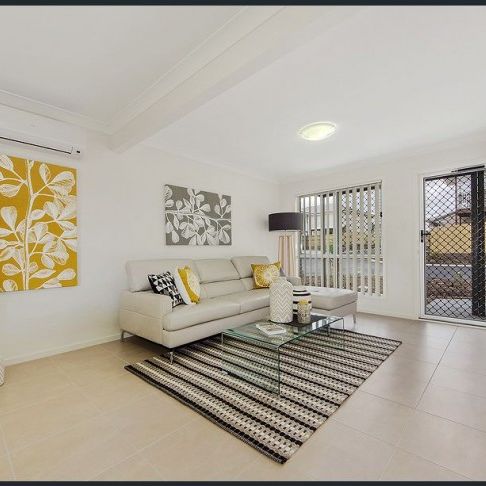 3 BEDROOOM TOWNHOUSE: Pool, gym, back yard - Photo 1