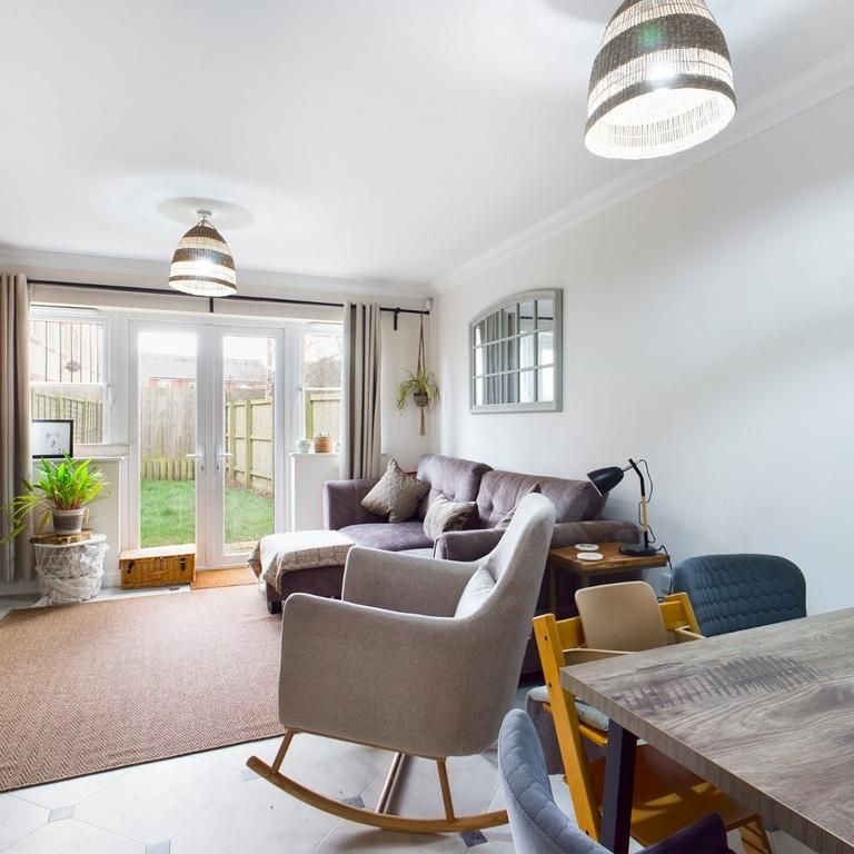 2 bedroom end of terrace house to rent - Photo 1