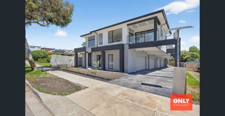 Contemporary 3-Bedroom Townhouse in Narre Warren - Photo 2