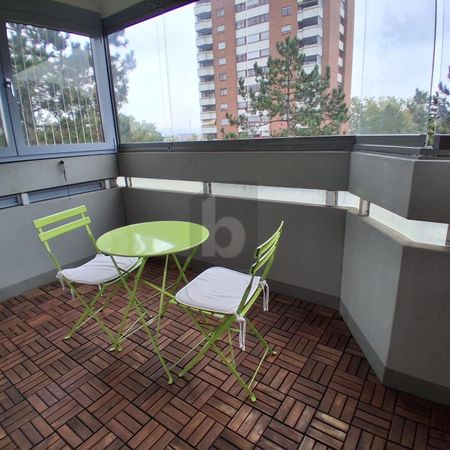 AT CENTRAL LOCATION WITH GLAZED BALCONY! - Foto 4