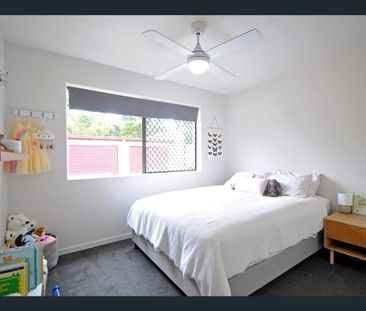 Location Living At It's Best - Partially Furnished or Unfurnished - Photo 2