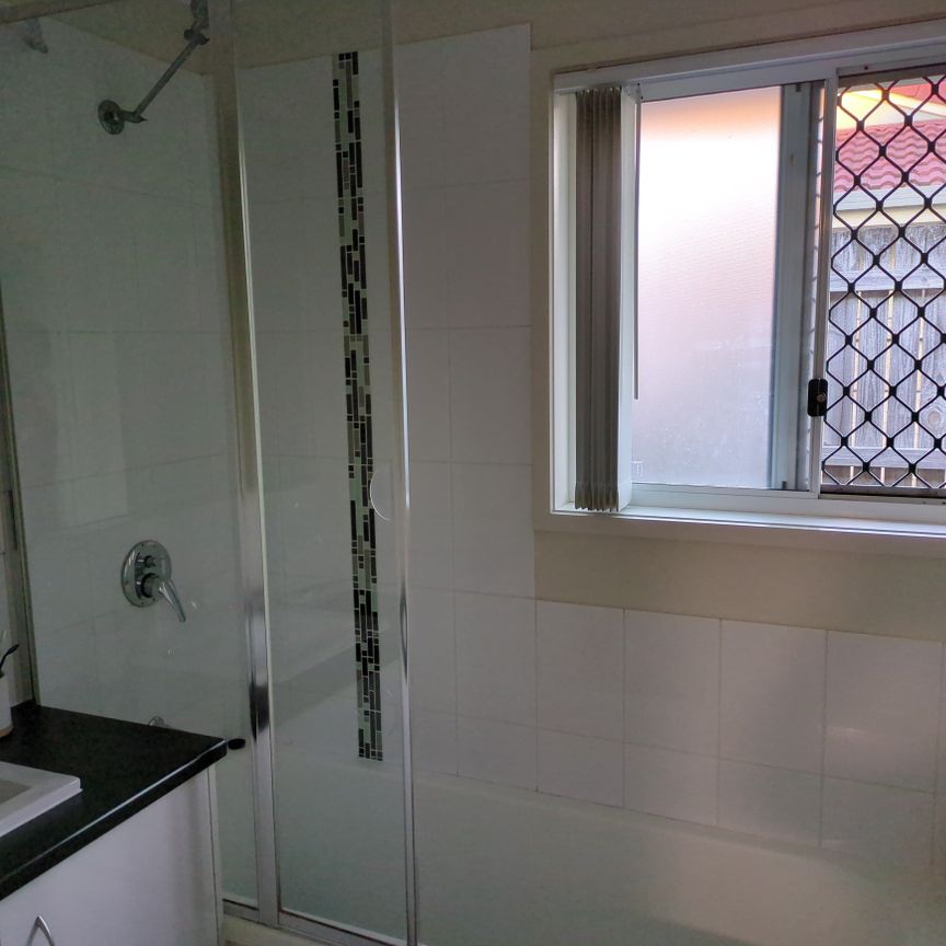 Wynnum West - Photo 1