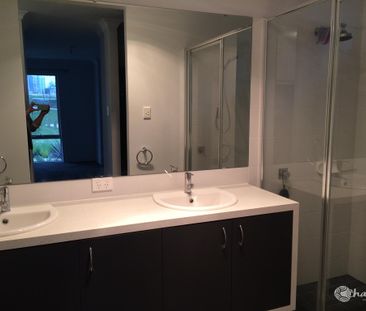 GREAT LOCATION! MODERN HOME!! - Photo 6