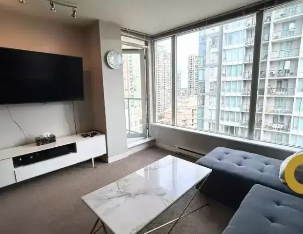 Furnished 1Bed 1Bath + Den in the heart of DT!!! | 1001 Richards Street, Vancouver - Photo 1