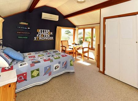 Charming 4BR Home in Bryndwr - Photo 5