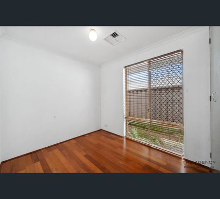 16 Navel Close, Seville Grove, WA 6112 - Photo 3
