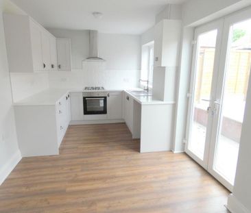 3 bedroom terraced house to rent - Photo 4