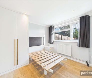 Howth Drive, Woodley, Reading, Berkshire, RG5 - Photo 3