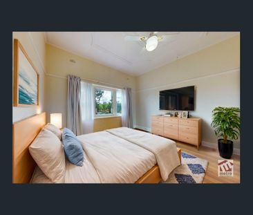 PERIOD CHARM WITH MODERN FUNCTIONALITY! - Photo 3