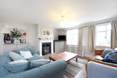 4 bedroom detached house to rent - Photo 2