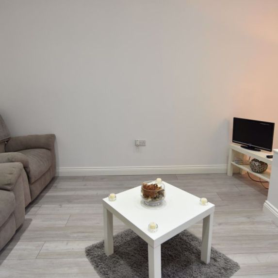 3 bedroom House in Elizabeth Street, Leeds - Photo 1