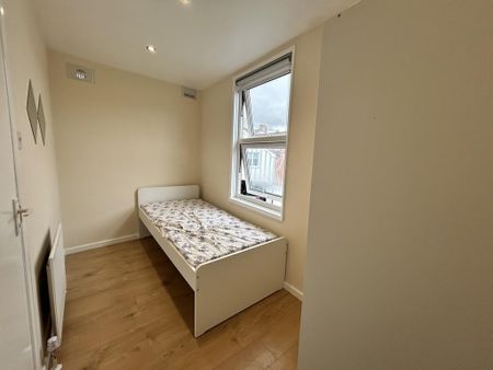 2 bedroom end of terrace house to rent - Photo 2
