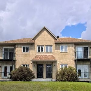 À Louer – 10 1/2 | 3130 Rue College, - Photo 3