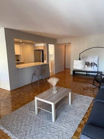 Kenson Towers, a reputable apartment building located in the central core of downtown Ottawa. - Photo 4