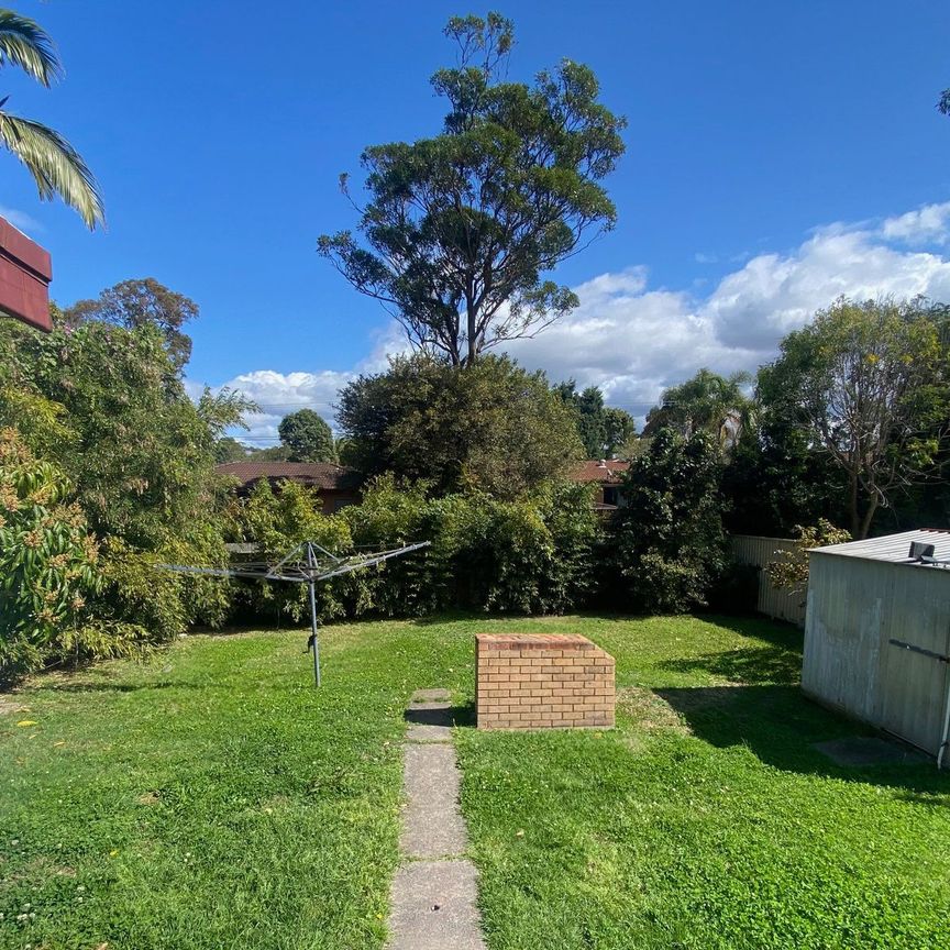 4 bedroom home in the heart of Budgewoi - Photo 1