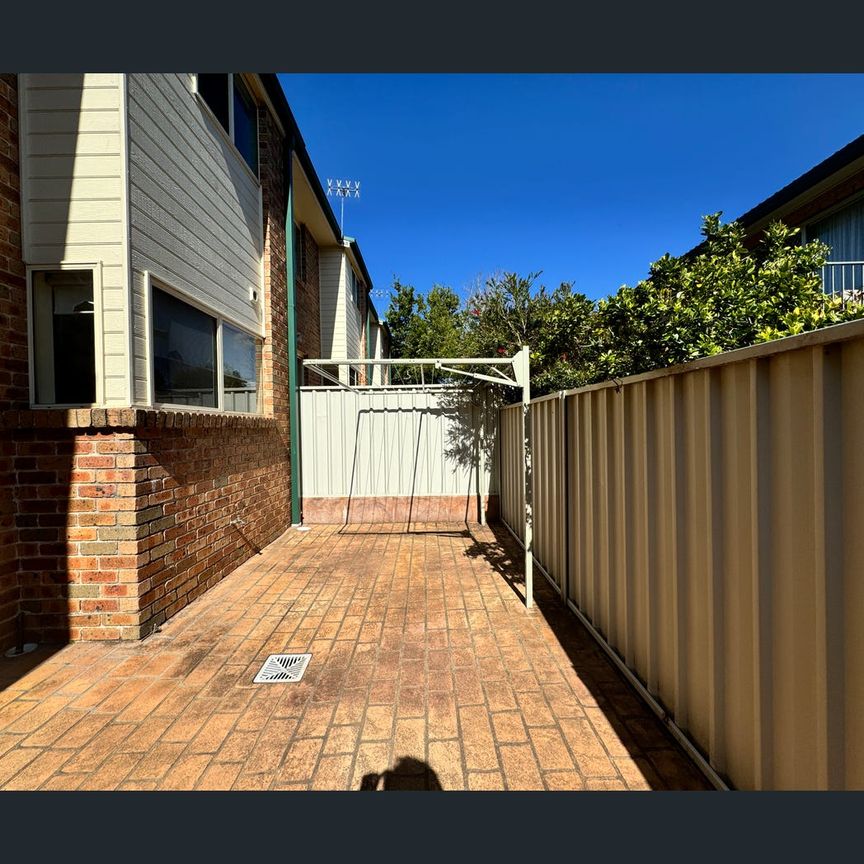2/3 Campbell Place, Nowra, NSW 2541 - Photo 1
