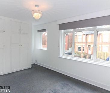 4 bedroom semi-detached house to rent - Photo 3