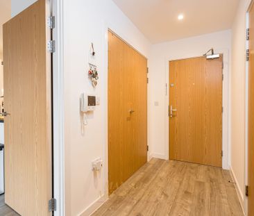 West Green Drive, Crawley, RH11 - Photo 2