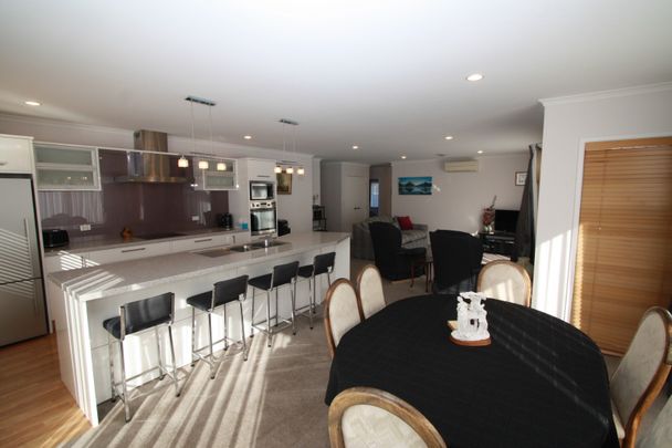 Immaculately Presented & Fully Furnished - Photo 1