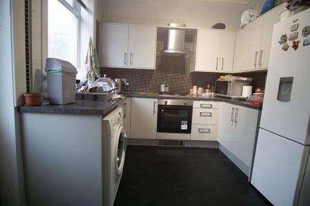 2 bedroom terraced house to rent - Photo 4