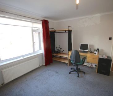 4 bedroom semi-detached house to rent - Photo 2