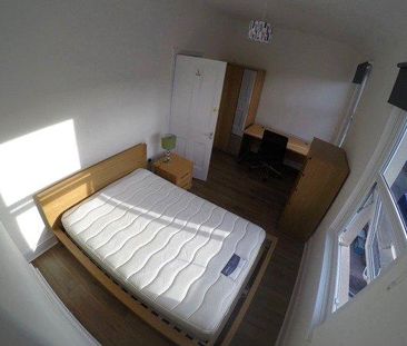 3 bedroom terraced house to rent - Photo 6