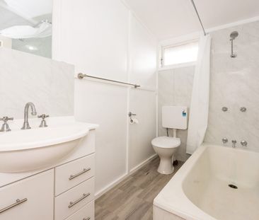 Eastside Unit - Prime Position - Walk to CBD - Photo 4