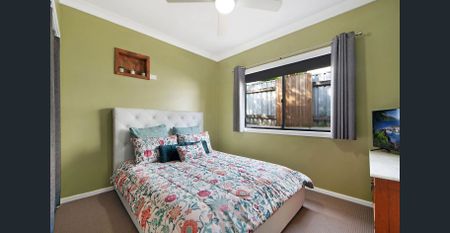 Private residence with large barn shed - Photo 4