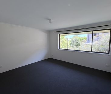 Affordable Apartment in Toowong! - Photo 3
