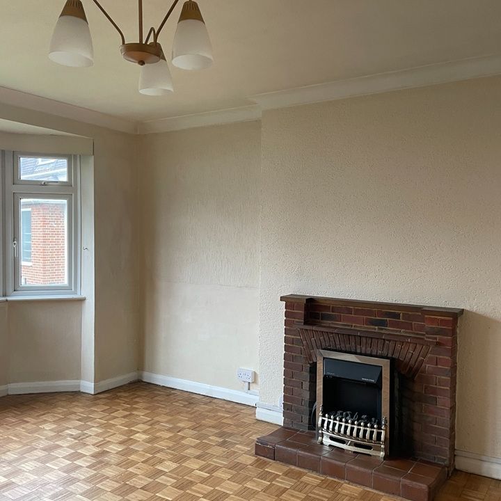 2 Bed Flat, Southend Road, BR3 - Photo 1