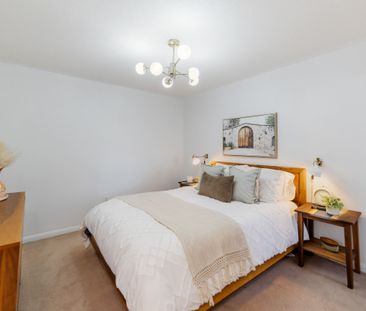 For Lease - 3113 Stornoway Circle, Oakville, Ontario - Photo 2