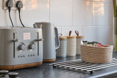 4 Bed Semi-Detached House, Rushworth Avenue, NG2 - Photo 2