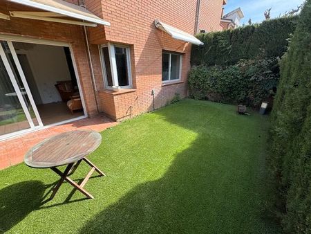 Casa adosada de alquiler en Carrer D'elisenda Ribatallada, L'Eixample - Photo 3