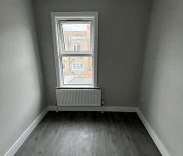 3 Bed Flat, Glenparke Road, E7 - Photo 6
