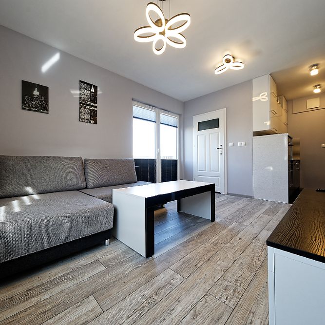 2 pokoje na 2 poziomach z 2 balkonami i garażem - Фото 1