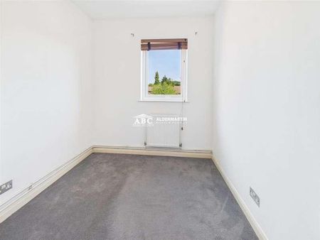 Rowlands Close, London, NW7 - Photo 2