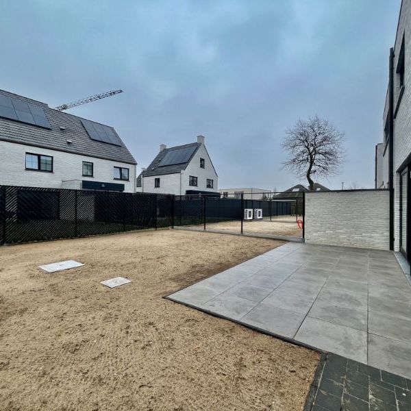 NIEUWBOUWWONING MET 3 SLAAPKAMERS, TUIN EN CARPORT - Photo 1