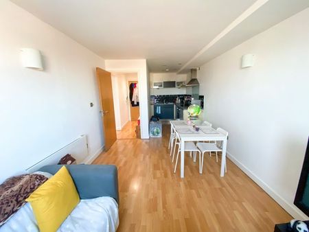 1 bedroom flat to rent - Photo 2