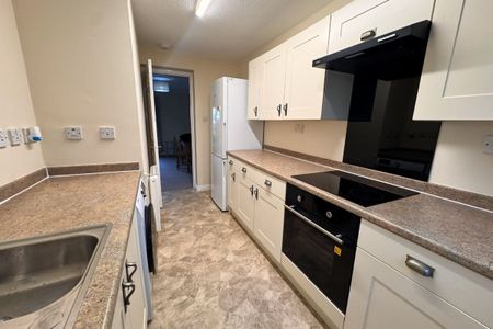 2 Bed, Flat - Photo 5