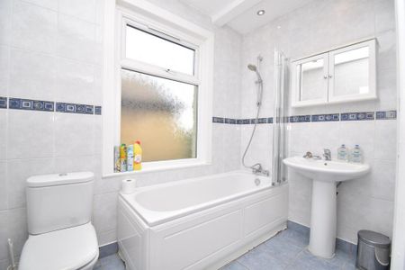 3 bedroom semi-detached house to rent - Photo 5